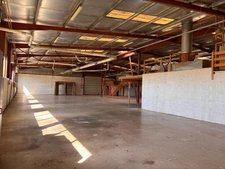 BÂTIMENT D’ACTIVITÉ INDÉPENDANT À LOUER – 1 991 m² – TERRAIN 4 500 m² – ACCÈS A89 IMMÉDIAT – Lentilly