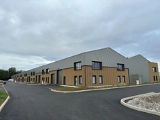 terrain 2000m² et local 400m²  entre Vienne et Saint quentin(38)