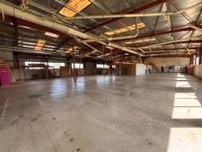 BÂTIMENT D’ACTIVITÉ INDÉPENDANT À LOUER – 1 991 m² – TERRAIN 4 500 m² – ACCÈS A89 IMMÉDIAT – Lentilly