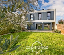 Maison familiale contemporaine, 145 m2, 4 chambres, en excellent état, sous-sol total, quartier Grand Val, proche gare, écoles, commerces, à Sucy-en-brie