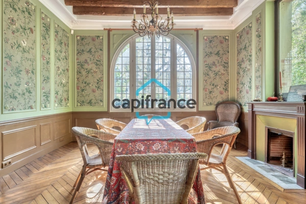 Demeure de charme, à vendre, 9 pièces NOGENT SUR MARNE (94), aux abords du Bois de Vincennes 