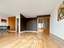 A vendre 5 pièces de 85 m², au dernier étage, lumineux, traversant, au calme avec terrasses, cave et parking, à CHENNEVIERES SUR MARNE (94)