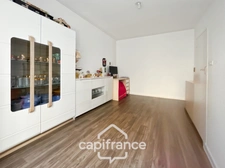 Exclusivité – Duplex en rez-de-jardin avec extérieur privatif et stationnement à Ivry-sur-Seine (94), avenue Jean-Jaurès