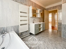 Appartement familial, en parfait état, 5 pièces, 113 m2, à  FONTENAY SOUS BOIS (94), rue Mot, proche RER et Bois