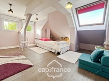 Maison familiale contemporaine,7 pièces, 215 m2, à ORMESSON SUR MARNE (94), quartier du Golf, au calme, en parfait état