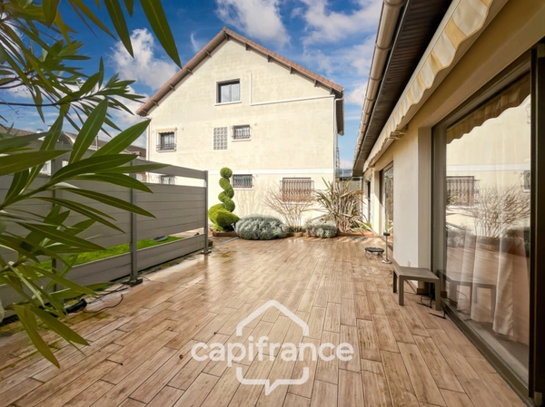 Maison familiale et polyvalente, à Ormesson-sur-Marne, au calme, 4 chambres, dépendance, 2 grands garages, terrain 496 m2