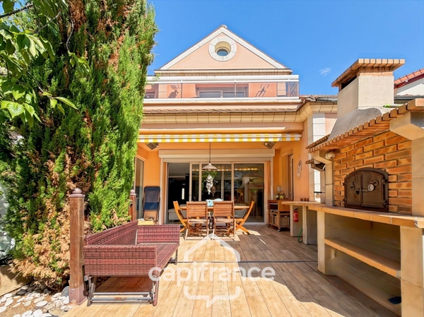 LE PERREUX SUR MARNE (94) LE PERREUX-SUR-MARNE – MAISON FAMILIALE DE 262,50 M² EN PARFAIT ETAT– 4 SUITES – JARDIN AVEC PISCINE HORS SOL – GARAGE DOUBLE