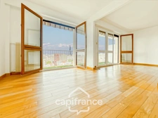 VINCENNES, Boulevard de la Libération,  5 pièces de 102 m² avec balcon, stationnement et cave