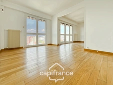 VINCENNES, Boulevard de la Libération,  5 pièces de 102 m² avec balcon, stationnement et cave