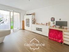 Exclusivité – Duplex en rez-de-jardin avec extérieur privatif et stationnement à Ivry-sur-Seine (94), avenue Jean-Jaurès