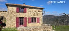 Ardèche, ensemble charmant de 2 maisons en pierres, avec terrasses, caves voutées et terrains attenants