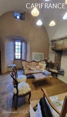 Demeure prestigieuse du XIV siècle au coeur de la belle vallée de l’Eyrieux en Ardèche, , située à 45mn de Valence (Drome) -285m² habitable sur 2ha de terrain.