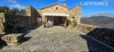 Ardèche, ensemble charmant de 2 maisons en pierres, avec terrasses, caves voutées et terrains attenants