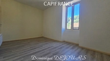 Maison composée de 2 appartements (57 et 43m²) et d'un grand garage de 100m².