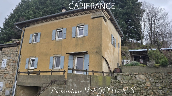 Proche d'Albon d'Ardèche dans la vallée de la Glueyre, maison de 95m² avec un garage, terrasse et terrain