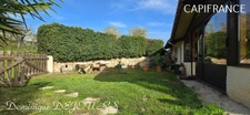 Tènement immobilier : 2 habitations et un ancien hangar agricole - 6200m² autour de la maison + bois de chênes 9700m² - source et un bassin