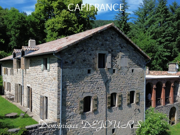 Grande maison bourgeoise de 400m² habitable et son parc de 9700m²au bord de la rivière La Glueyre