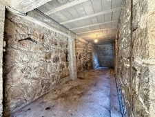 Ardèche - Vallée de la Glueyre - Marcols les Eaux - Grande maison de village - une dépendance à rénover, un grand garage, caves, ...