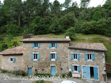 Ardèche, stone house in a preserved and quiet location - 137m² living space - garage - land