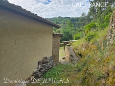 Ardèche, stone house in a preserved and quiet location - 137m² living space - garage - land
