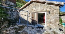 Ardéche, à St Julien du Gua, dans la sauvage et magnifique vallée de l'Auzene, grande maison de 178m² avec très grands sous-sols avec garage et atelier