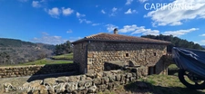 Ardèche, ensemble charmant de 2 maisons en pierres, avec terrasses, caves voutées et terrains attenants