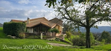 Tènement immobilier : 2 habitations et un ancien hangar agricole - 6200m² autour de la maison + bois de chênes 9700m² - source et un bassin