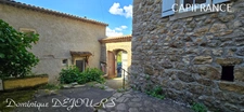 Tènement immobilier dans un écrin de verdure Maisons en pierres avec des dépendances à imaginer. Aucun vis-à-vis - Petit hameau.