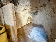 Ardèche - Vallée de la Glueyre - Marcols les Eaux - Grande maison de village - une dépendance à rénover, un grand garage, caves, ...