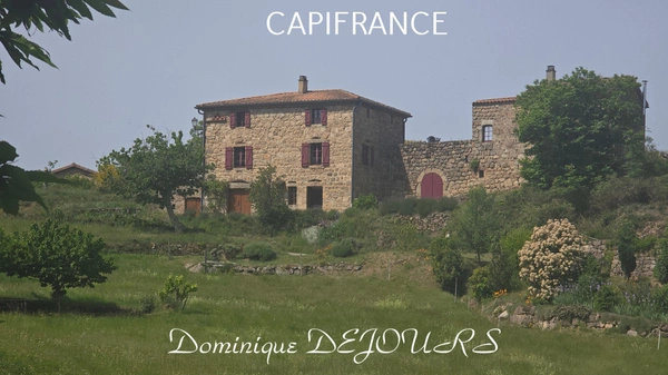 Ardèche, ensemble charmant de 2 maisons en pierres, avec terrasses, caves voutées et terrains attenants