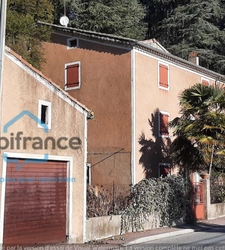 Grande maison avec un garage, un jardin sur une parcelle de 740m² + un terrain 200 m² proche mais non attenant