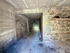 Ardèche - Vallée de la Glueyre - Marcols les Eaux - Grande maison de village - une dépendance à rénover, un grand garage, caves, ...