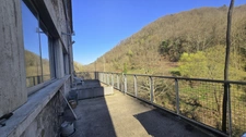Ardèche - Ancien moulinage dans la vallée de l'Auzène - 6 logements - une grande salle 232m² - dépendance - piscine - rivière au pied