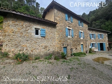 Ardèche, stone house in a preserved and quiet location - 137m² living space - garage - land