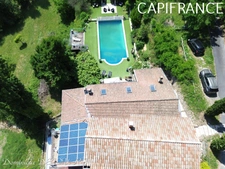 Sud-Est de la France, dans un cadre magnifique, en Ardèche magnifique maison en pierres de 320m² habitables sur 4500m² de terrain - Piscine - Exposition sud et Belle Vue dégagée