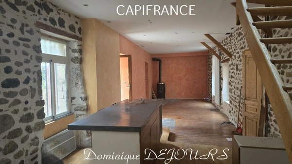 Ardèche, Vallée de l'Eyrieux, à St Sauveur de Montagut au coeur du village Maison à vendre de 105 m² avec terrain attenant 160m²
