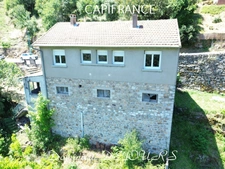 Ardèche, Vallée de l'Eyrieux à St Sauveur de Montagut, Maison de 126 m² avec deux logements et terrain de 1 300 m² - à rénover