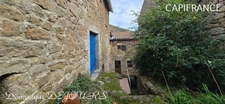 Ardèche, à 5 mn en voiture de St Pierreville au coeur du parc national des Monts d'Ardèche, spacieuse maison de 178m² avec une grande dépendance de 200m² sur 2 niveaux à aménager