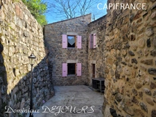 Très Belle Maison en pierres dominant la Vallée de l'Eyrieux avec une vue splendide. 3 chambres, un grand séjour et une piscine.