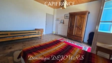 Nichée au cœur de la nature, sans vis-à-vis et avec une vue remarquable, grande maison de 7 (voir 8) chambres et de belles terrasses, offre un cadre de vie paisible et ressourçant.