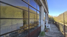 Ardèche - Ancien moulinage dans la vallée de l'Auzène - 6 logements - une grande salle 232m² - dépendance - piscine - rivière au pied
