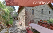 Demeure prestigieuse du XIV siècle au coeur de la belle vallée de l’Eyrieux en Ardèche, , située à 45mn de Valence (Drome) -285m² habitable sur 2ha de terrain.