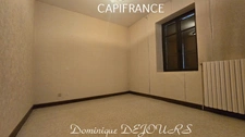 Maison composée de 2 appartements (57 et 43m²) et d'un grand garage de 100m².