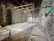 Ardèche - Vallée de la Glueyre - Marcols les Eaux - Grande maison de village - une dépendance à rénover, un grand garage, caves, ...