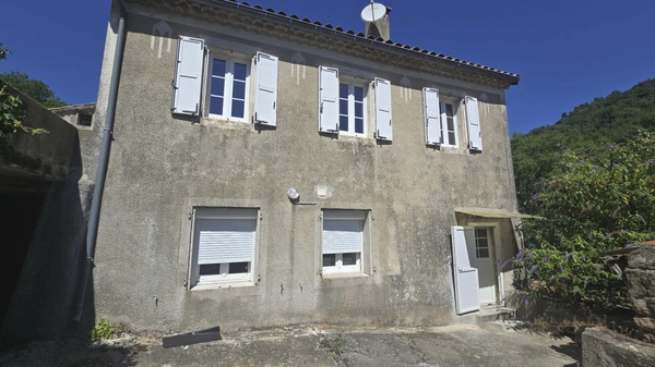 Jolie maison à Issamoulenc (Ardèche), au cœur du Parc naturel régional des Monts d’Ardèche.