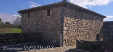 Ardèche, ensemble charmant de 2 maisons en pierres, avec terrasses, caves voutées et terrains attenants