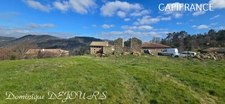 Ardèche, ensemble charmant de 2 maisons en pierres, avec terrasses, caves voutées et terrains attenants