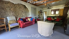 Nichée au cœur de la nature, sans vis-à-vis et avec une vue remarquable, grande maison de 7 (voir 8) chambres et de belles terrasses, offre un cadre de vie paisible et ressourçant.