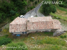 Ardèche, stone house in a preserved and quiet location - 137m² living space - garage - land