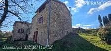 Ardèche, ensemble charmant de 2 maisons en pierres, avec terrasses, caves voutées et terrains attenants